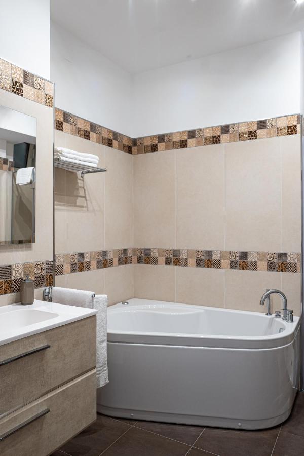 A Due Passi - Guest House Санто Стефано ди Камастра Екстериор снимка
